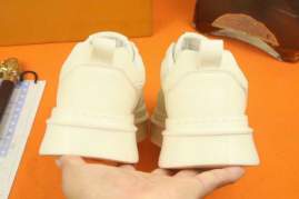 Picture of Louis Vuitton Shoes _SKULVsz38-43mnf102117285